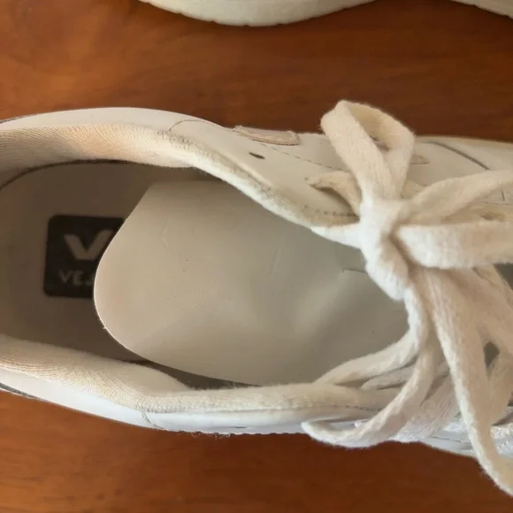 Veja V10 White/Natural lace-up sneakers - EU 40 / US 9 - Picture 9 of 16